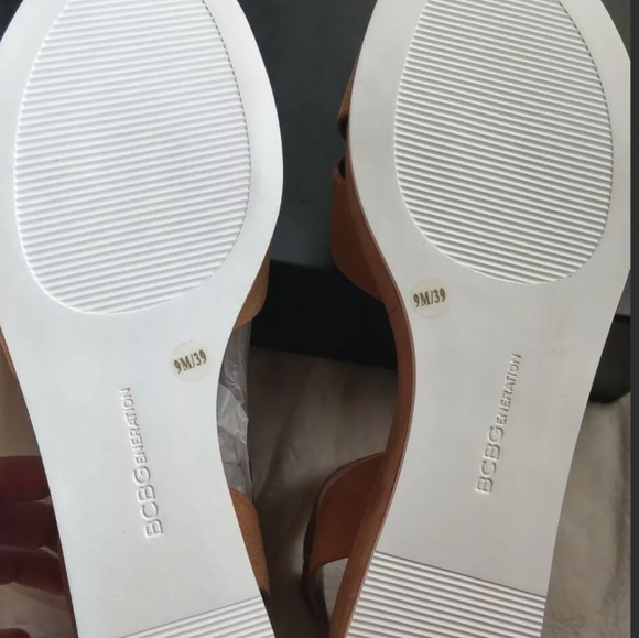 🌟 New BCBG Sandals - Picture 4 of 4